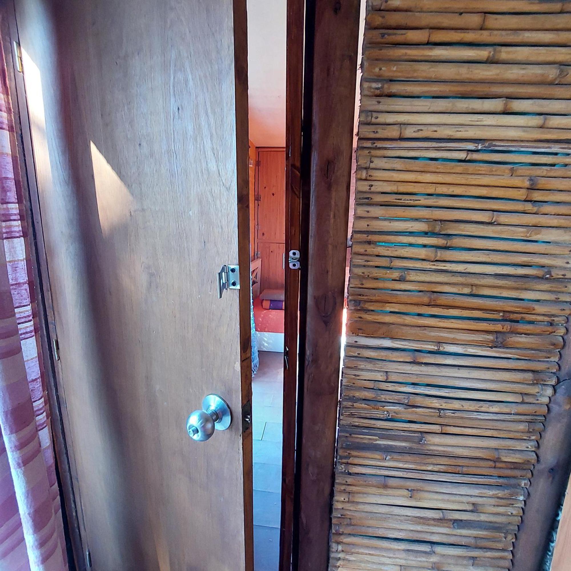 Casa Amarilla Con Jacuzzi Punta Del Diablo Exterior foto
