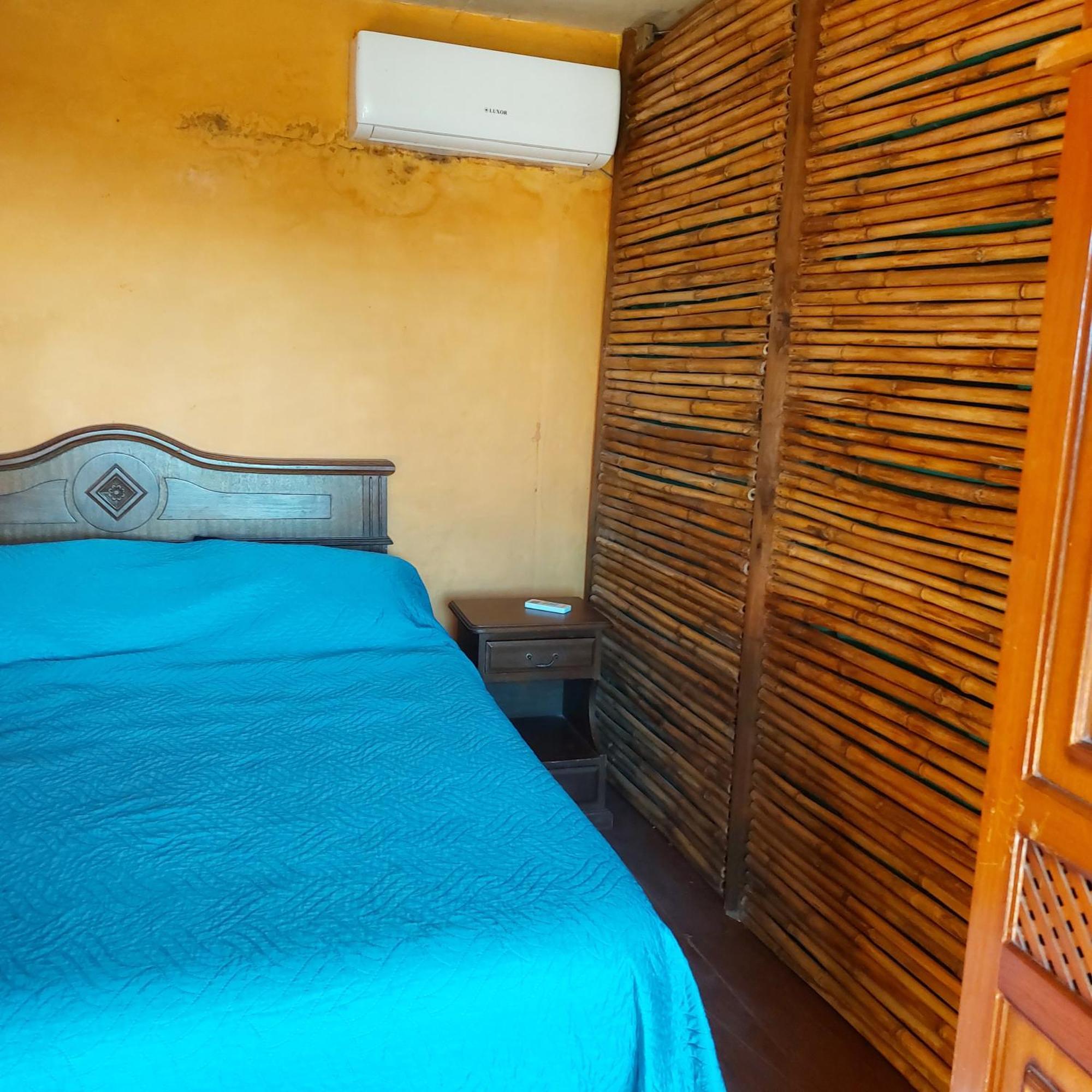 Casa Amarilla Con Jacuzzi Punta Del Diablo Exterior foto